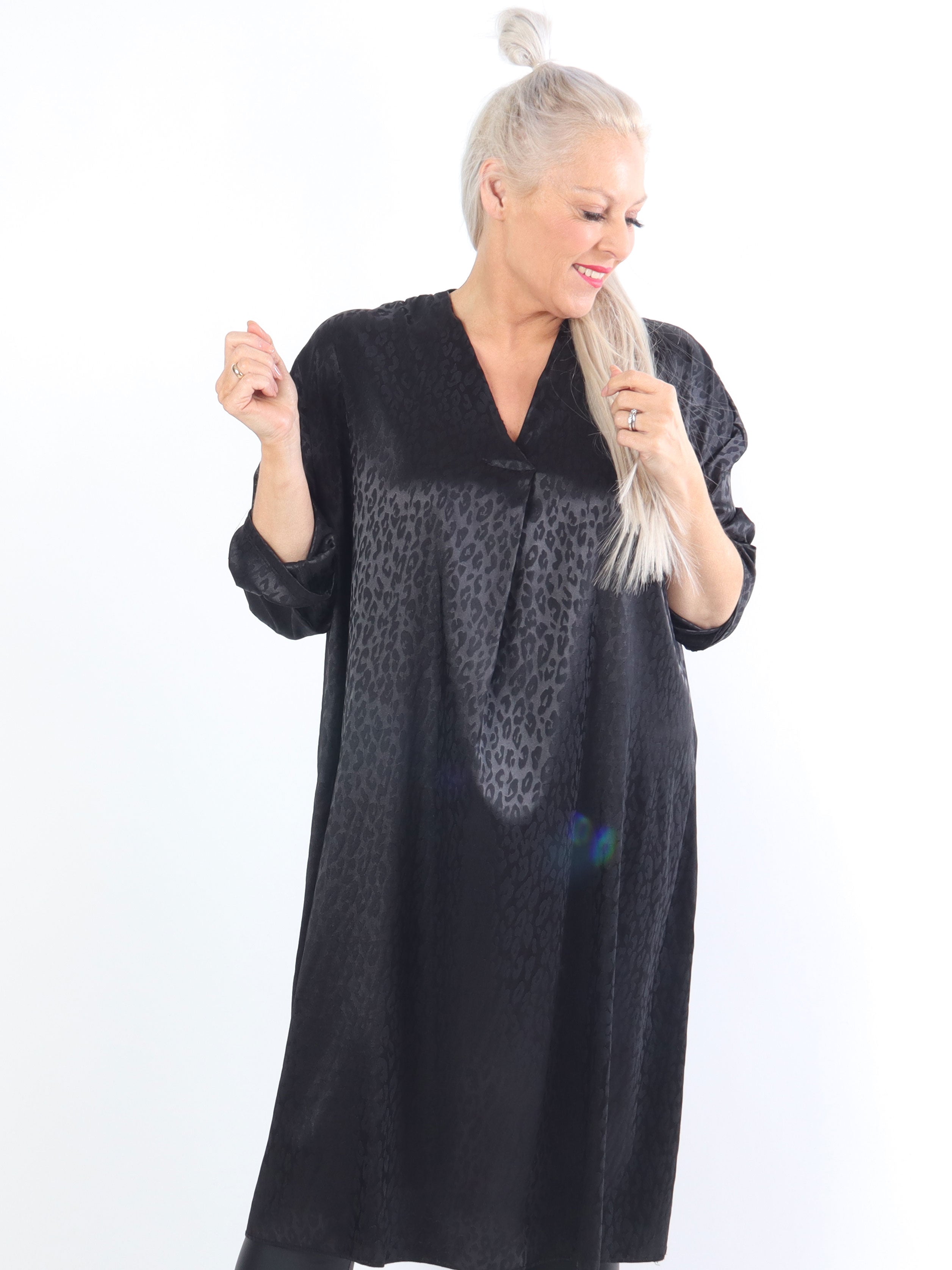 Telly - Plus size tunika med leopardpletter i silkelook